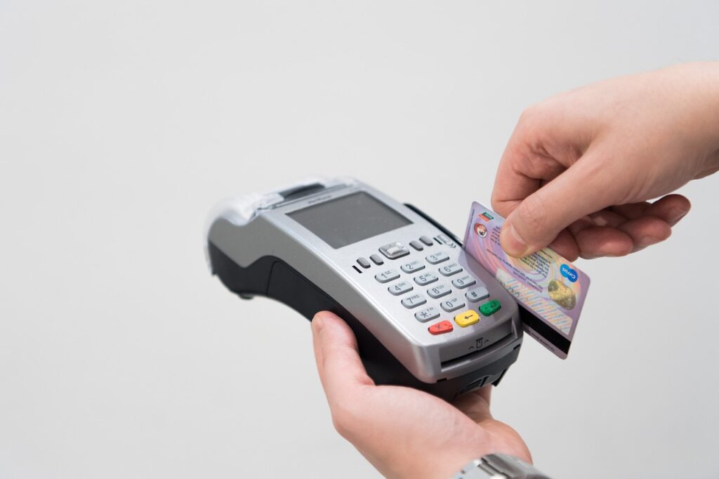 一人暮らしにおけるクレジットカードの利点とは？
