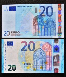 20代女性におすすめのクレジットカードはどれですか？