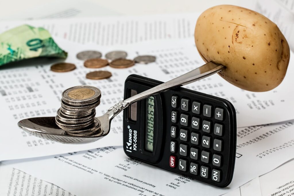 一人暮らしの生活費を節約するためのクレジットカードは？