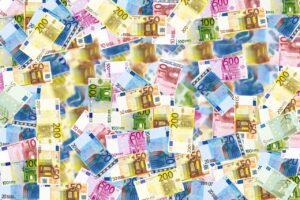 現金払いとクレジットカード払いはどっちがお得？