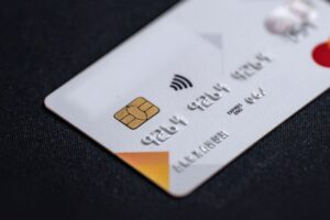 電子マネーとクレジットカードの違いは何ですか？
