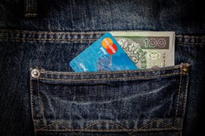 電子マネーとクレジットカードの違いを徹底解説しますか？