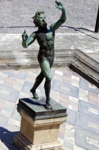 一人暮らし女性がクレジットカードの限度額を設定する際の目安は？