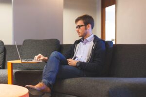 一人暮らしのフリーランス女性がクレジットカード審査の目安を知るには？
