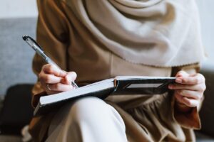 一人暮らし女性がカフェ代をクレジットカードで管理するための予算は？